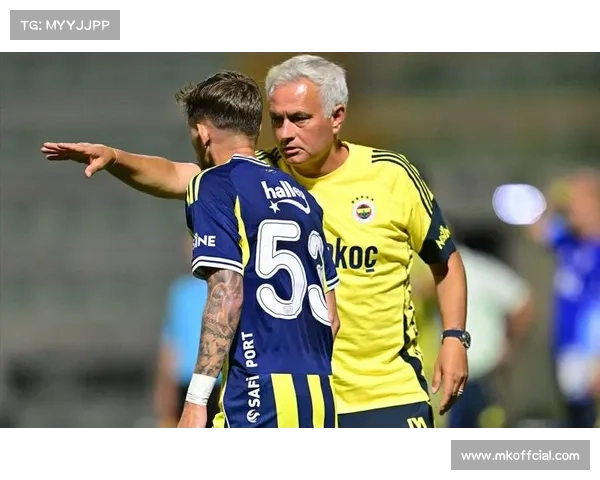 穆里尼奥确认给予年轻后卫出场机会,展现信任与培养潜力 穆里尼奥确认给予年轻后卫出场机会,展现信任与培养潜力