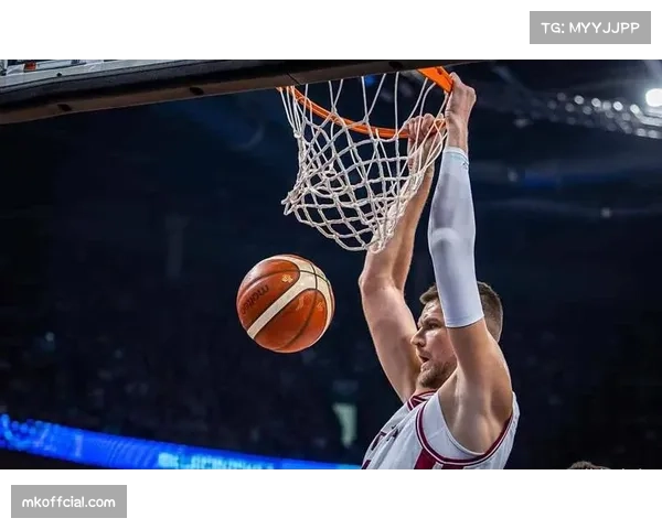 老鹰四连客战爵士，约翰逊波尔津吉斯率队